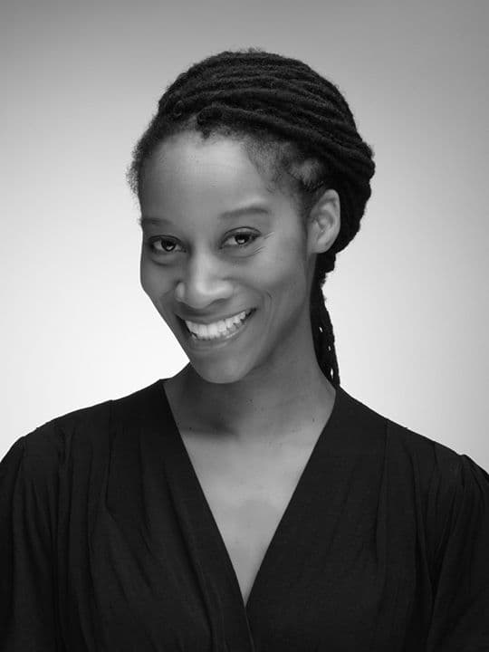 Yinka Esi Graves foto