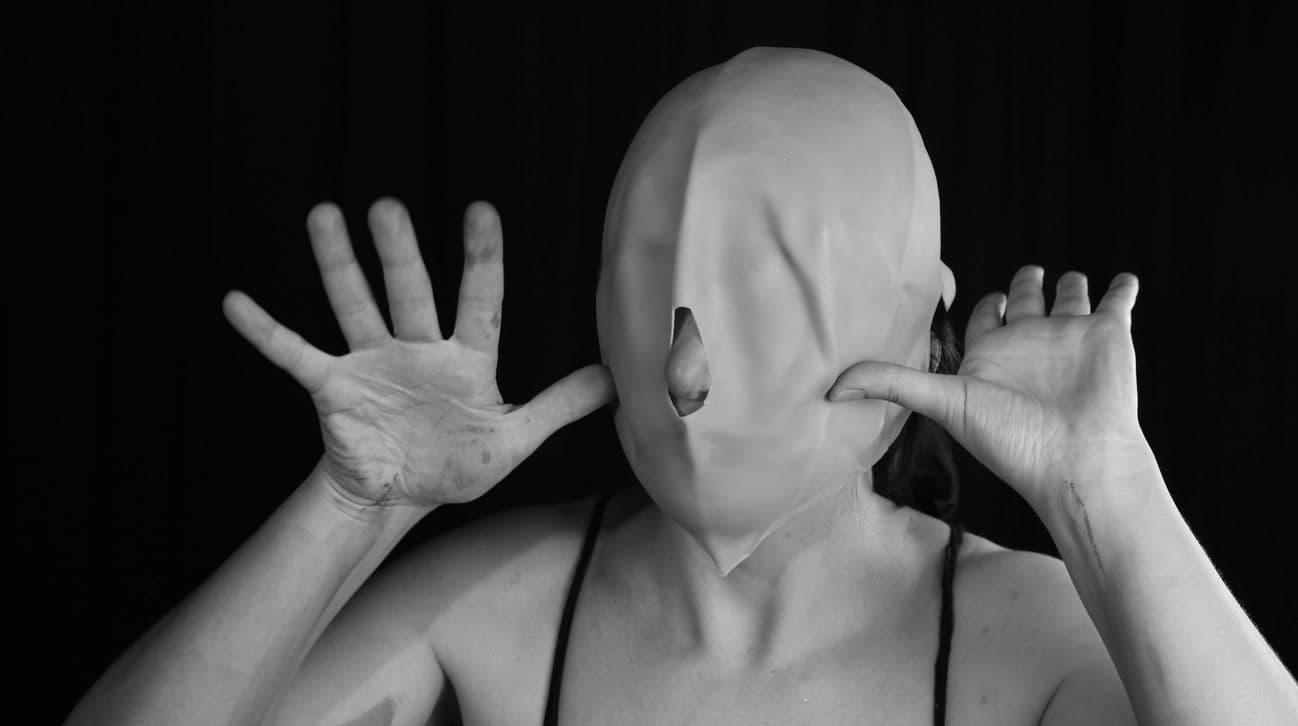 Performance de Bárbara Fonte + Conversa Fantasmas e Revoluções